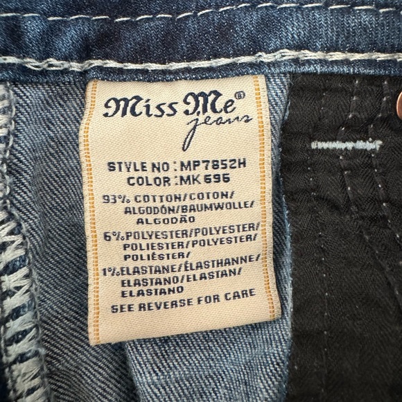 Miss Me - Embroidered Stretch Short - 27 - Picture 8 of 9